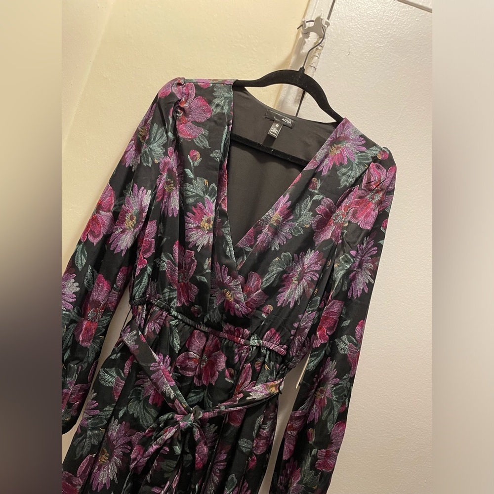 AQUA Long Sleeved V-Neck Fit & Flare Floral Wrap Maxi Dress Size Medium $118 - Picture 10 of 15
